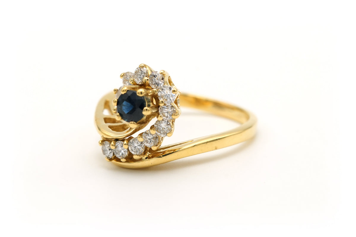 "Entourage" Ring in Yellow Gold, Sapphire, and Diamonds