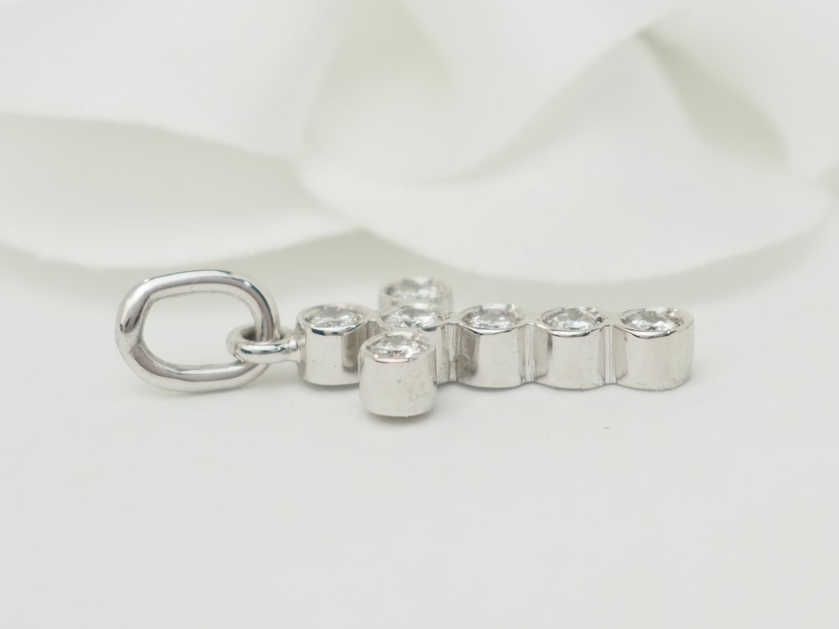 White Gold and Diamond Pendant