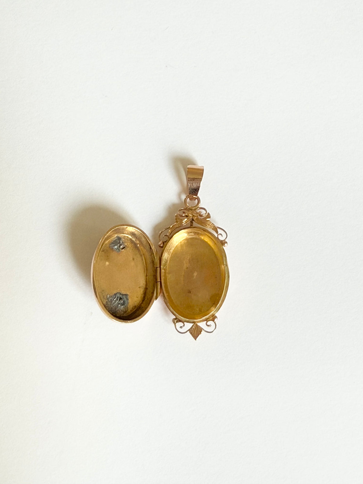 Médaille en or rose et perle