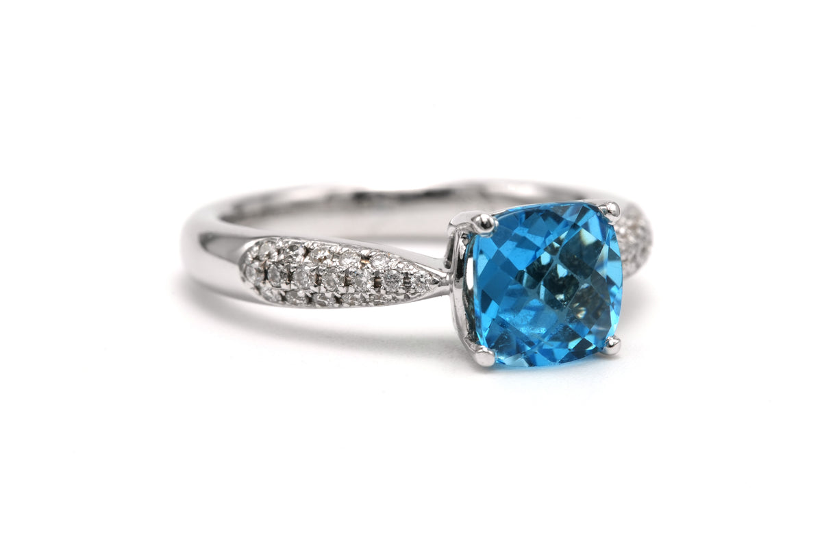 White Gold Solitaire Ring with Topaz and Diamonds