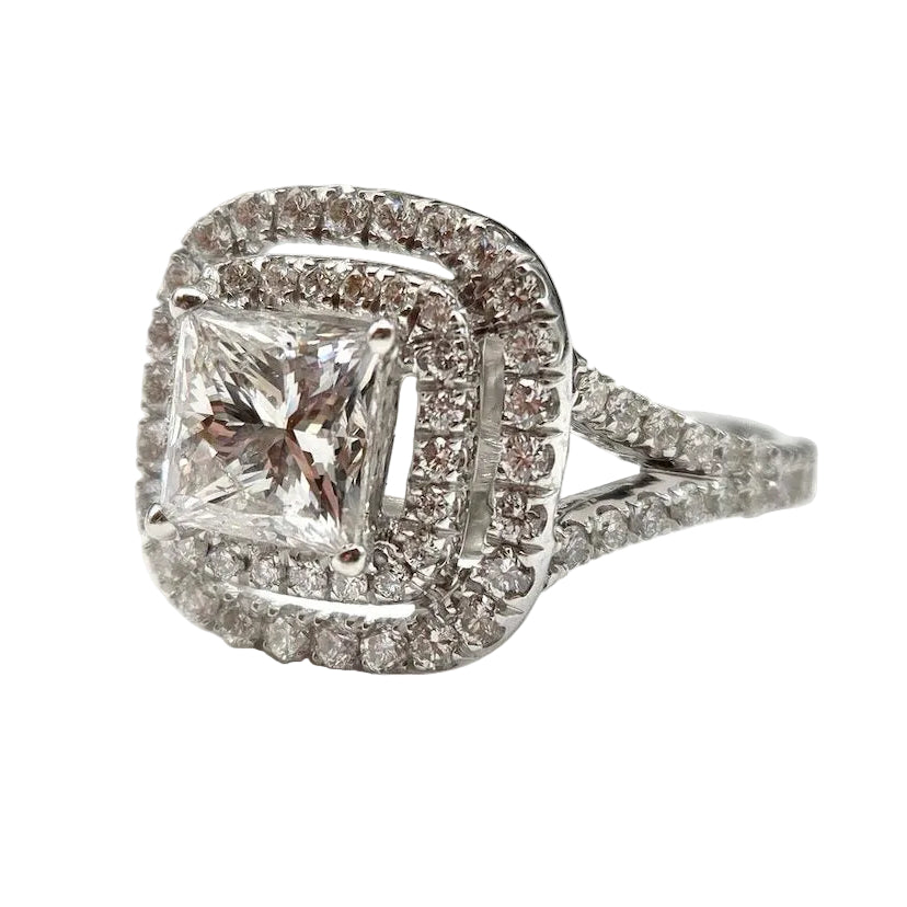 Entourage Ring in White Gold and Diamonds