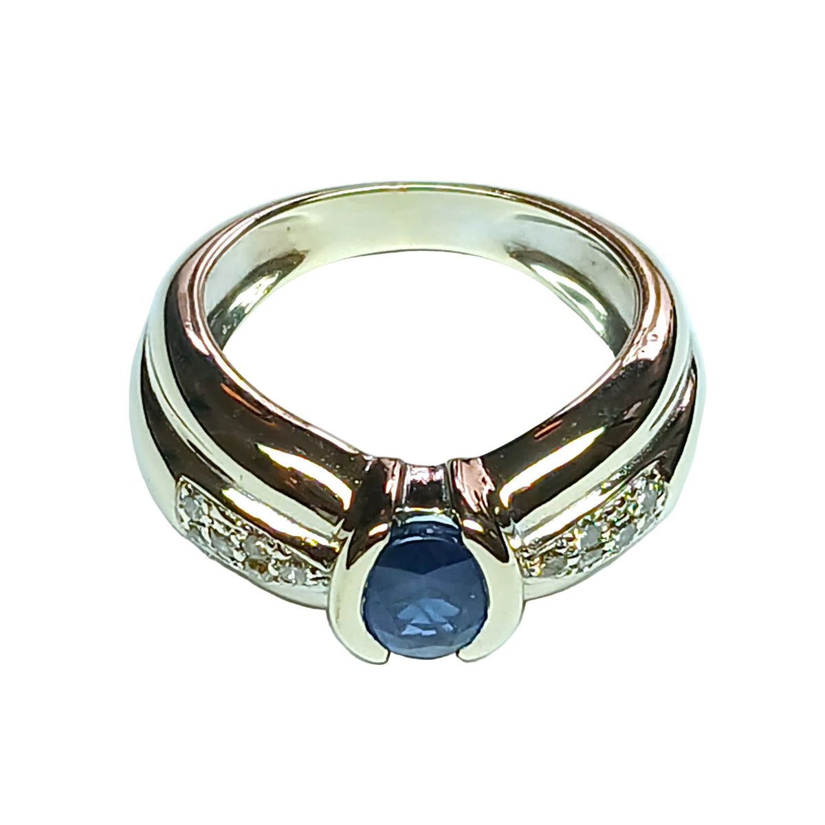 White Gold Solitaire Ring with Sapphire and Diamonds