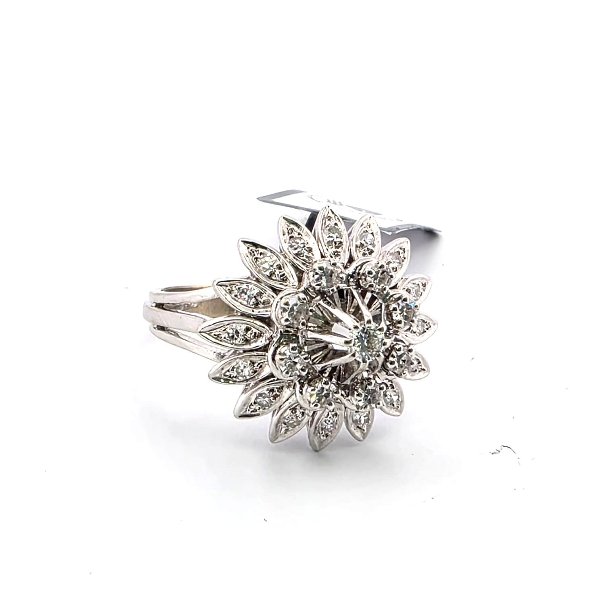 Bague Marguerite en or blanc et diamants