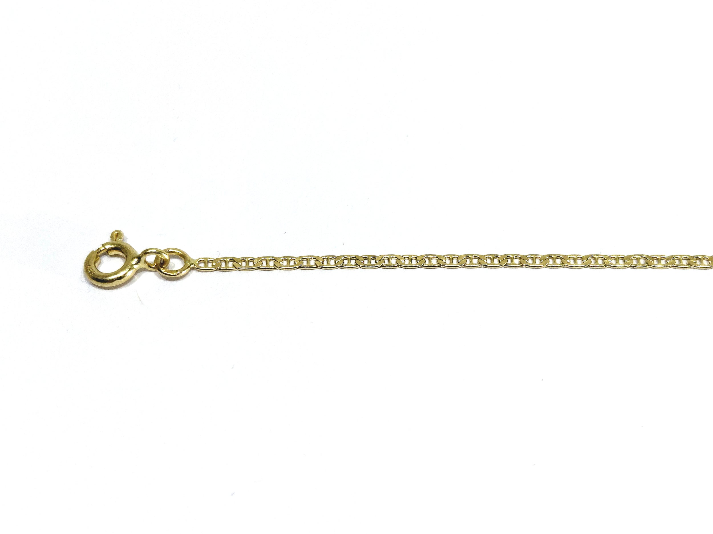 Yellow gold chain with marine-style links
