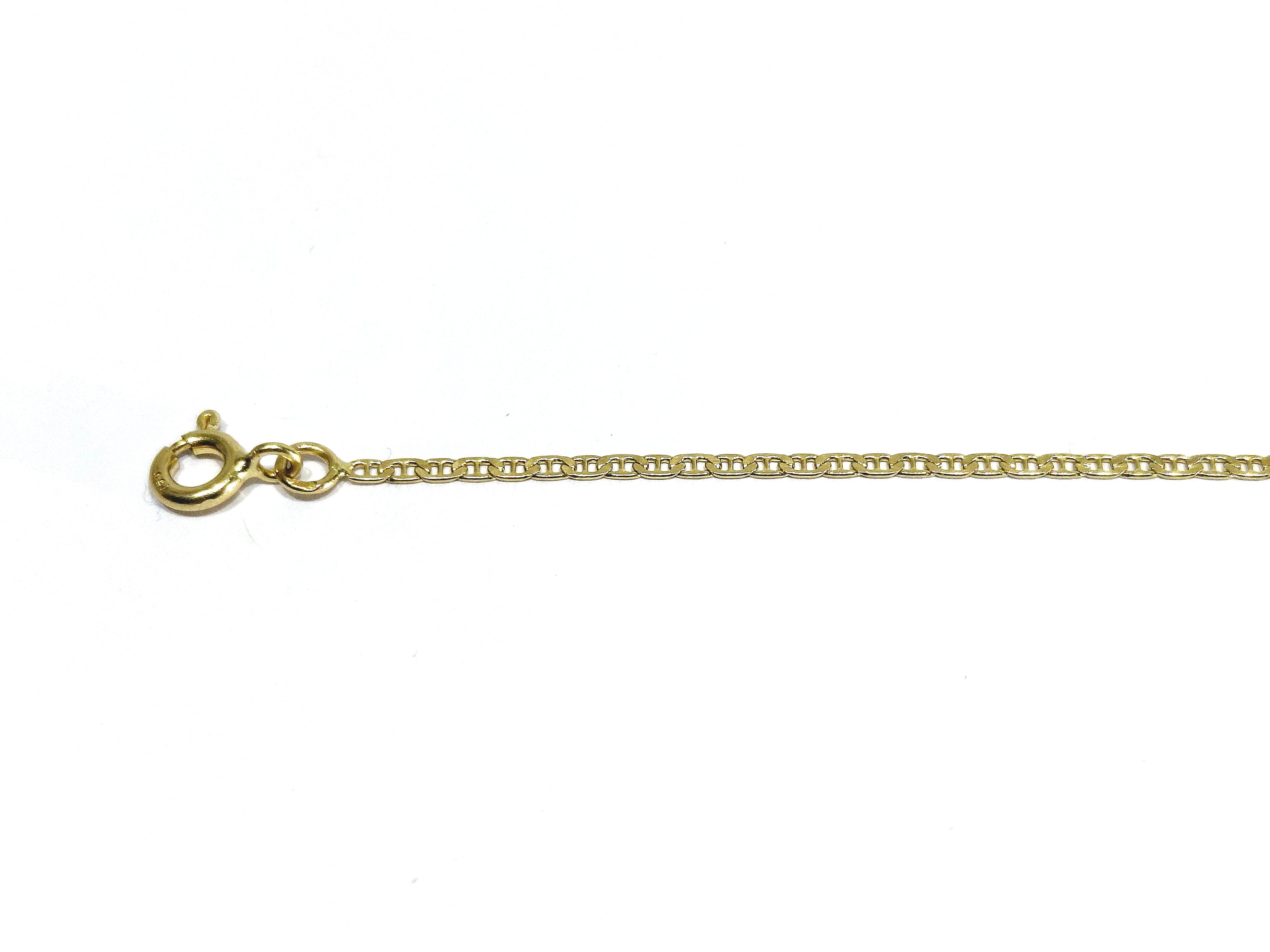 Yellow gold chain with marine-style links