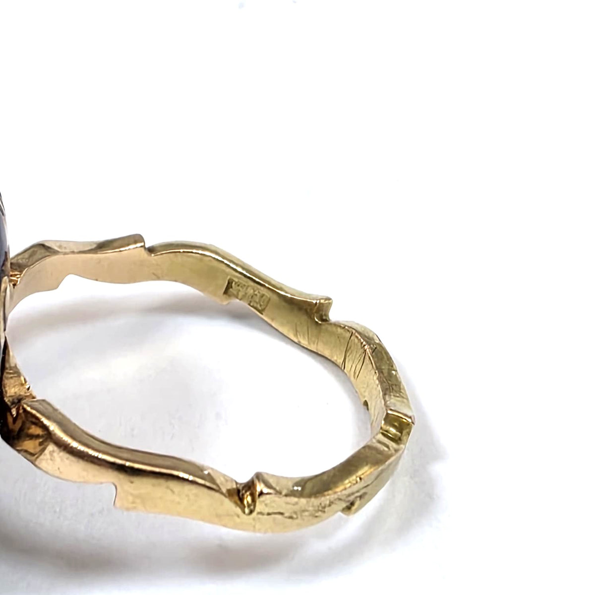 "Dôme" Ring in Yellow Gold, Emerald, and Diamonds