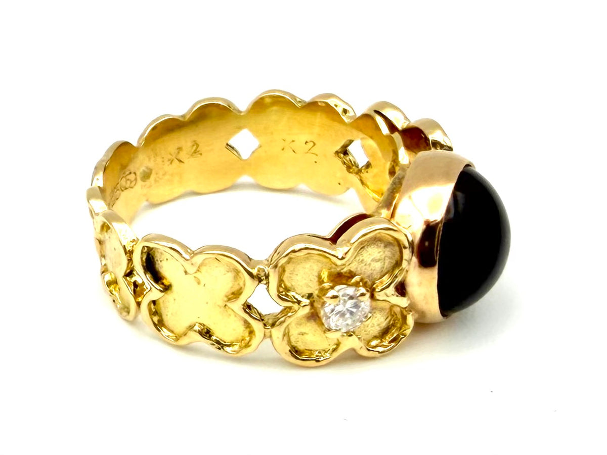 VAN CLEEF & ARPELS. Vintage ring in 18K yellow gold, Onyx, and Diamonds
