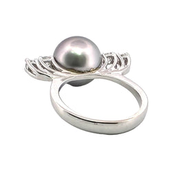 Solitaire Ring in White gold with Pearls and Diamonds