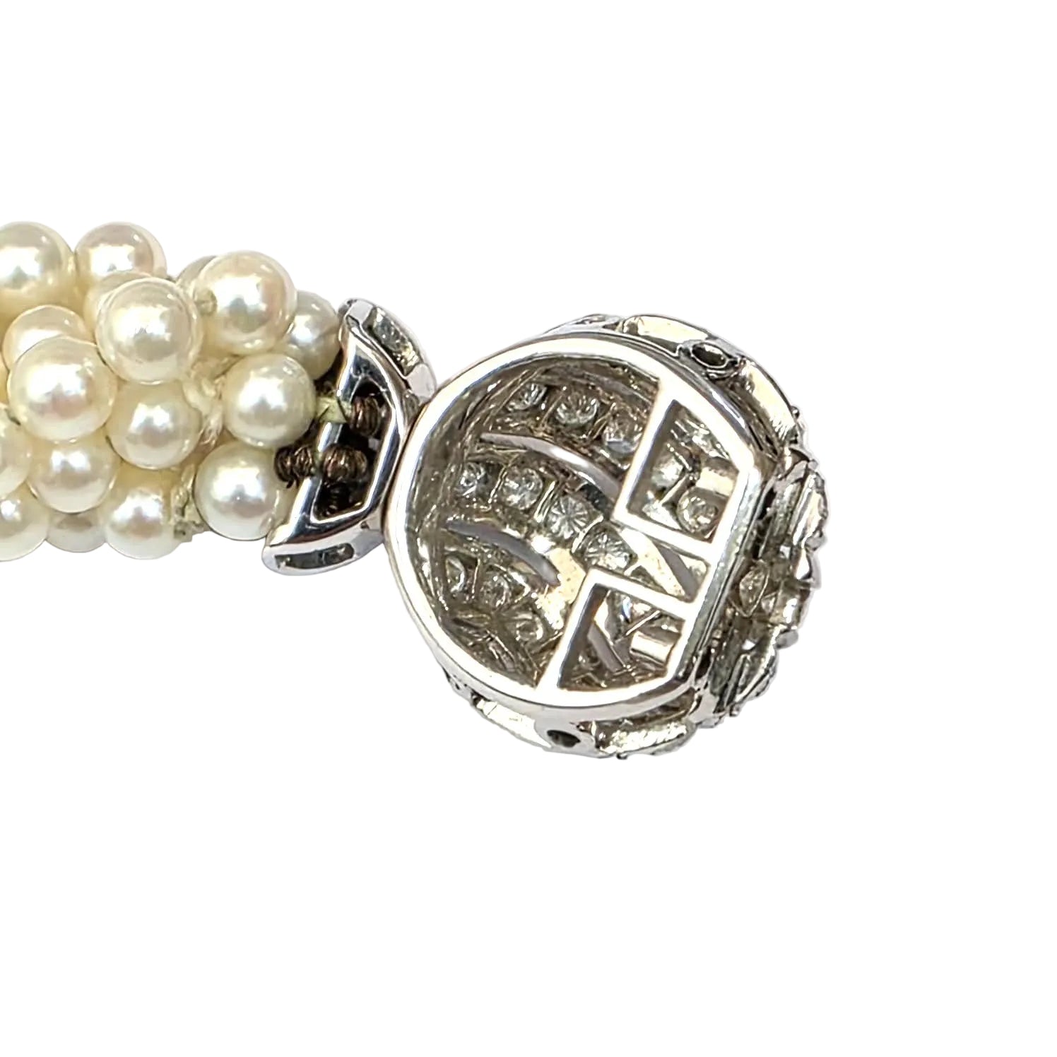 White gold bracelet with pearls and diamonds