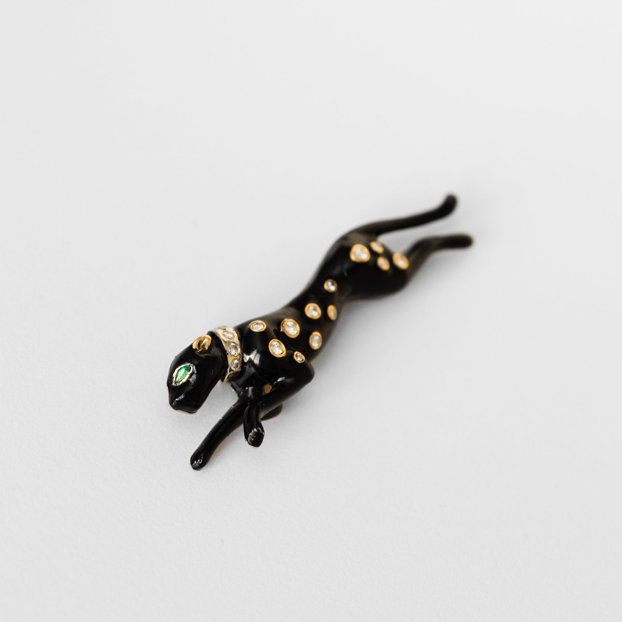 Broche panthère André VASSORT en or jaune et émail noir