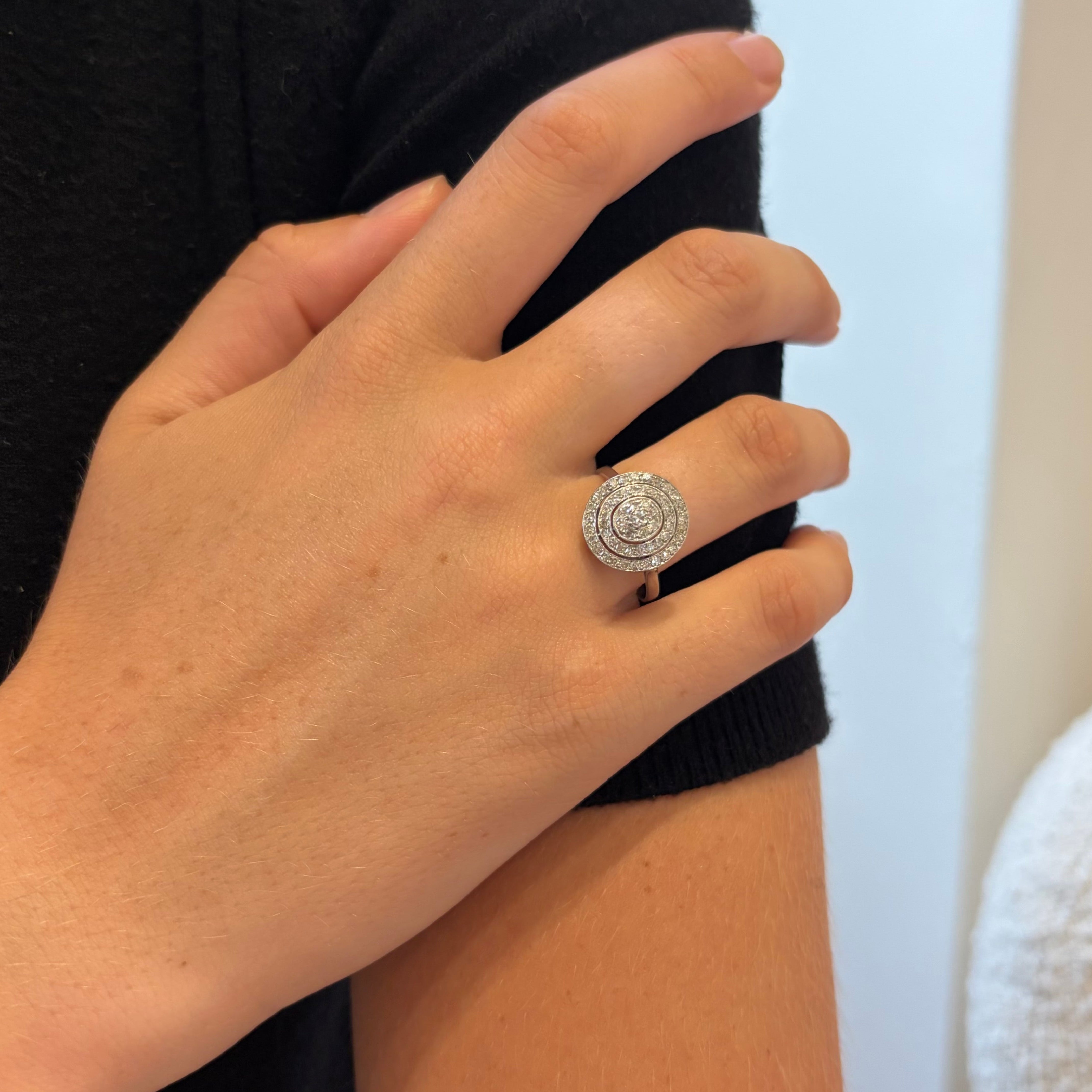Entourage Ring in Platinum and Diamonds