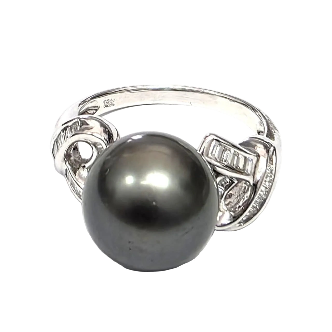 White Gold Solitaire Ring with a Pearl and Diamonds