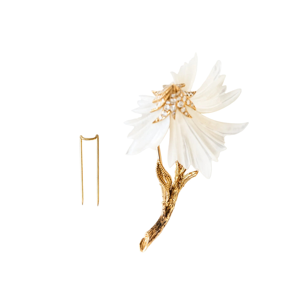 Brooch Sterlé "Fleur" in yellow gold and mother-of-pearl