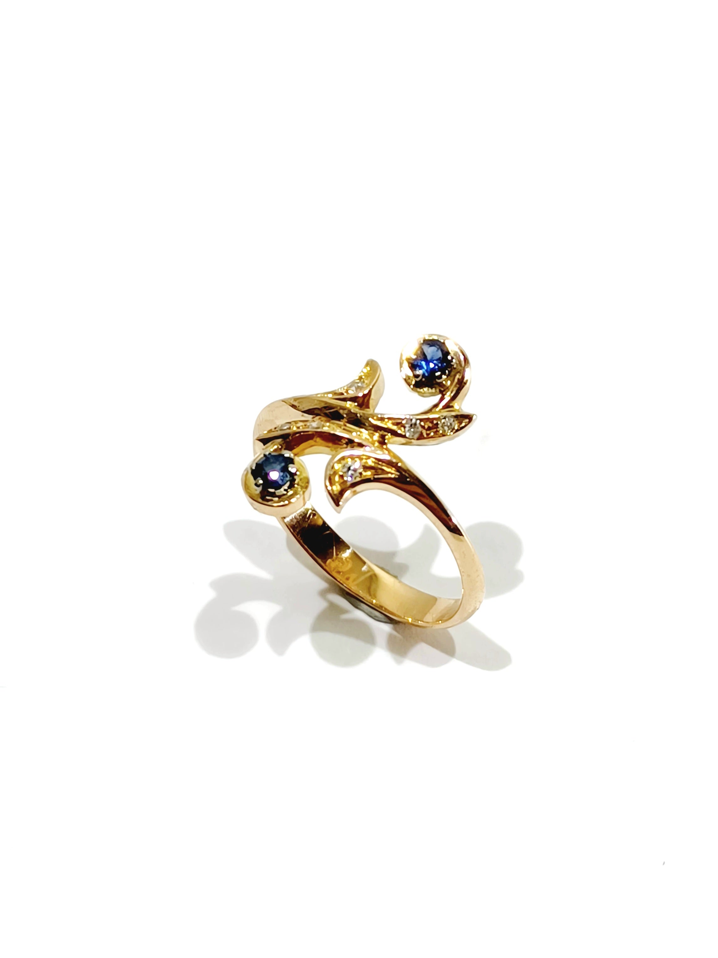 Ring You and Me in yellow gold, sapphire, and diamonds