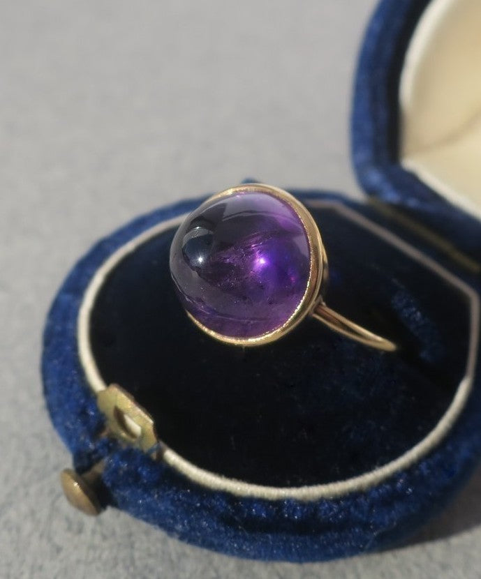 Yellow gold and Amethyst Cocktail Ring