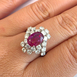 18K white gold ring with a central ruby and diamonds