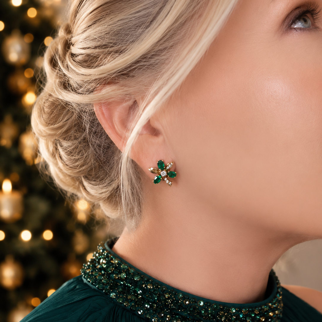 Clips earrings in yellow gold, emeralds and diamonds