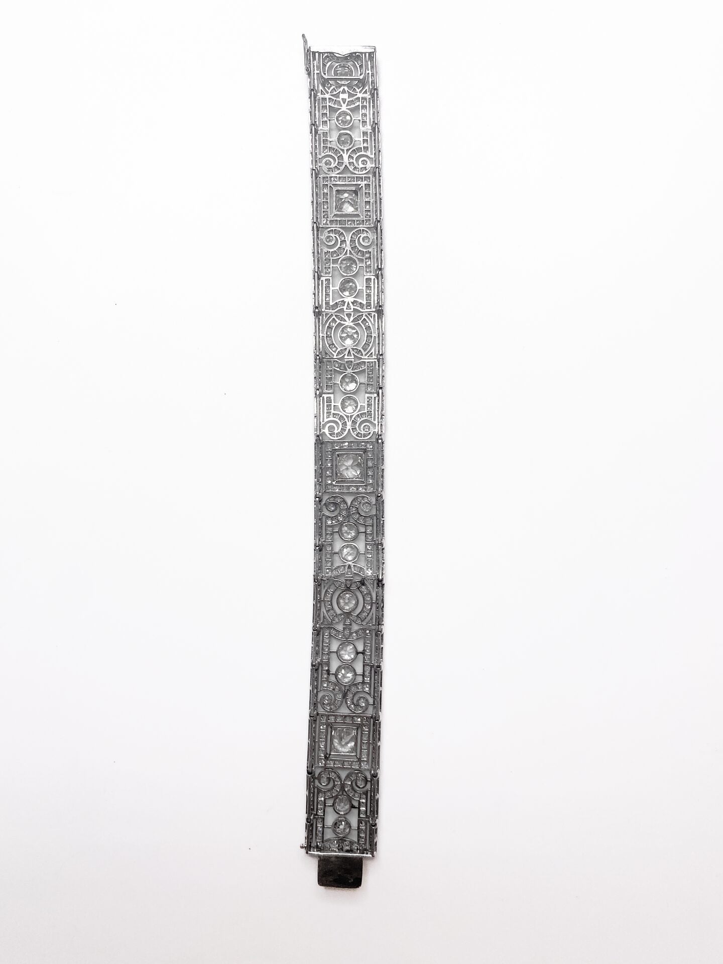 ART DECO ARTICULATED BRACELET WITH PALTINE AND DIAMONDS, APPROX. 12.50 CTS (SIZE 18)