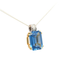Yellow gold pendant with topaz and diamonds