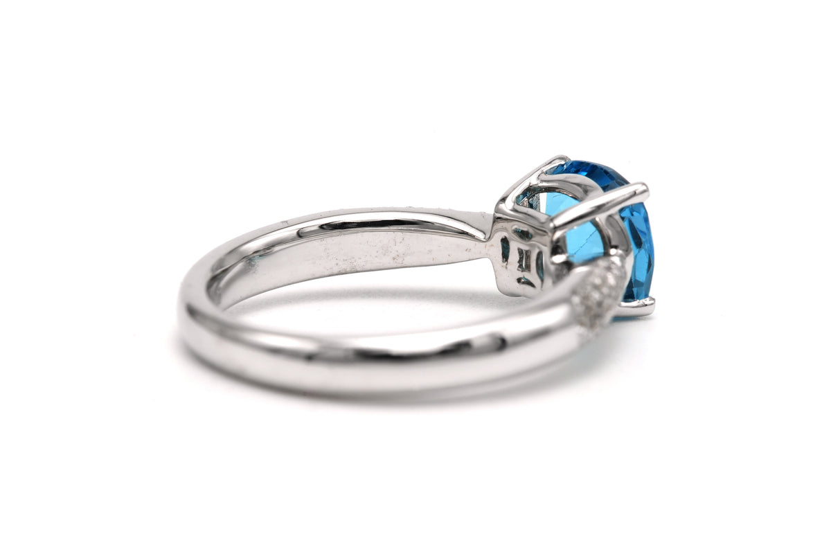 White Gold Solitaire Ring with Topaz and Diamonds