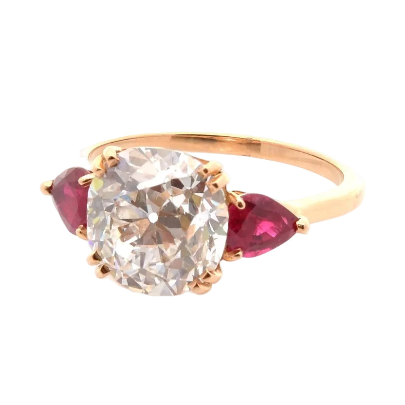 3.72-carat G/VS2 diamond and Ruby ring