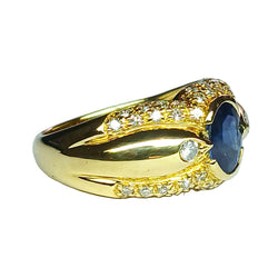 Yellow gold ring with sapphire and diamonds