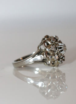 Marguerite Ring in White Gold, Platinum, and Diamonds