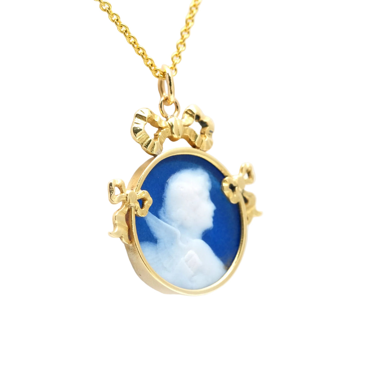 Yellow gold pendant with a cameo