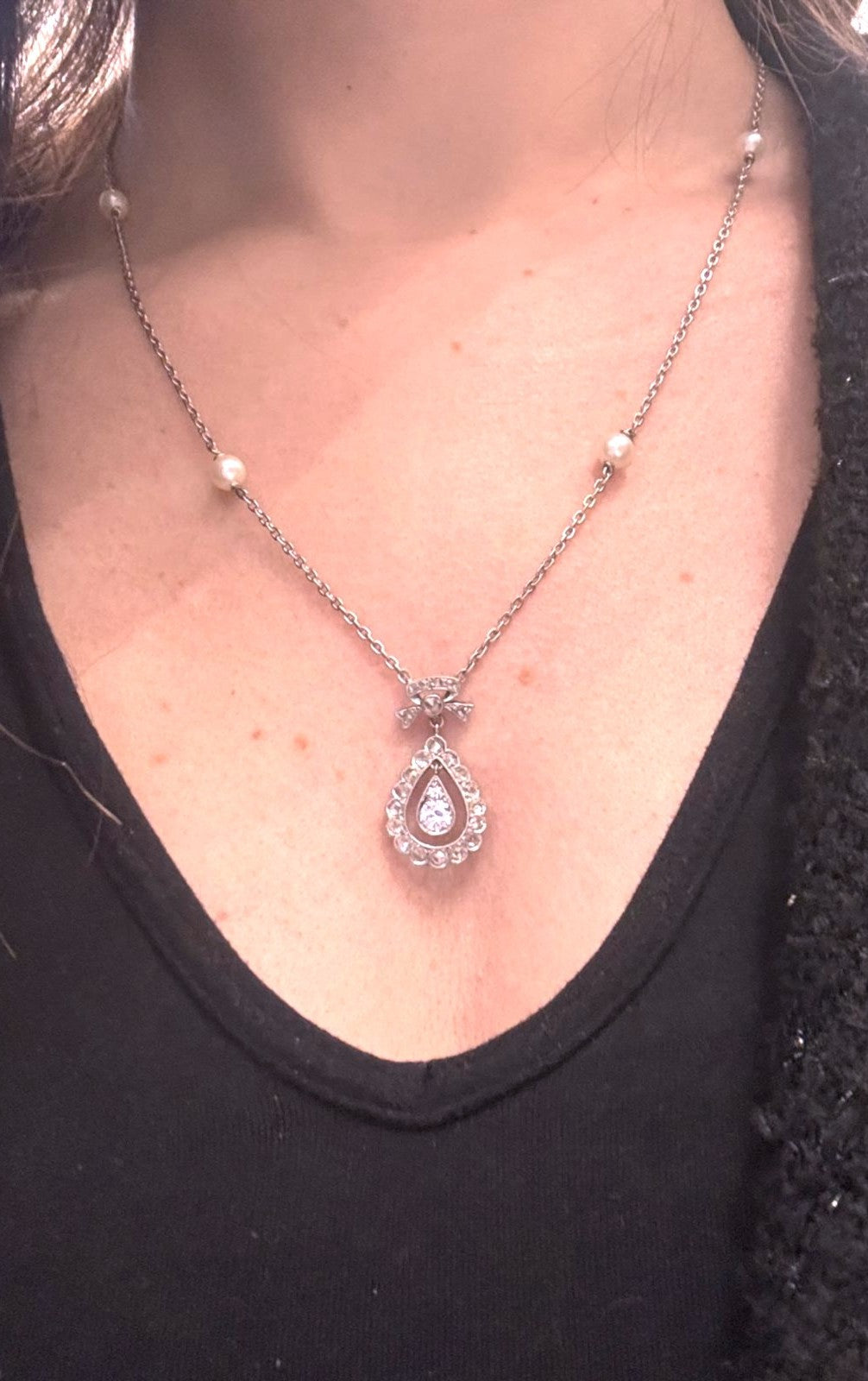 White Gold Necklace with Pendant, Pearls, and Diamonds