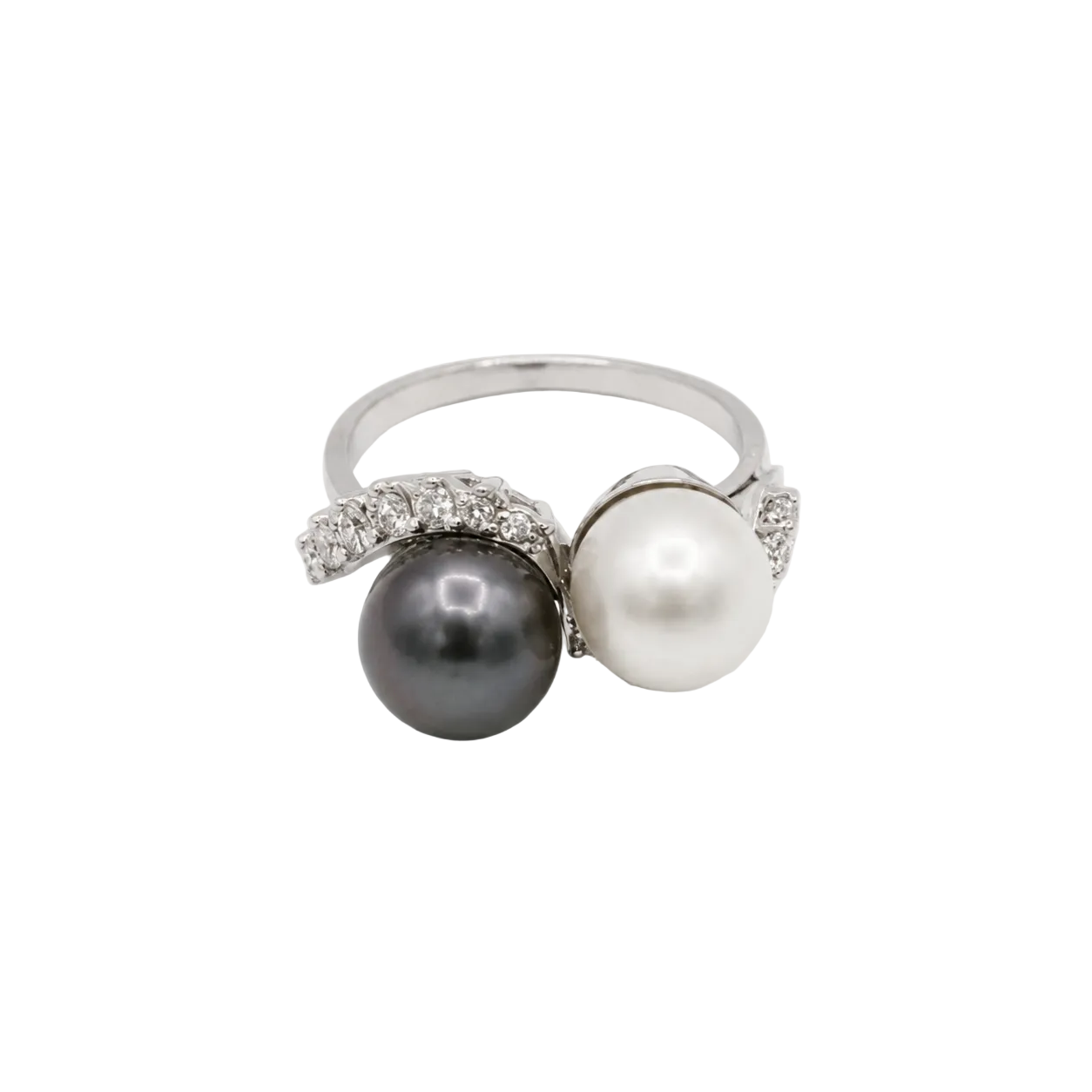 "Toi & Moi" Ring in White Gold, Pearls, and Diamonds