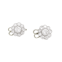 Boucles d'oreilles en or blanc, platine et diamants.