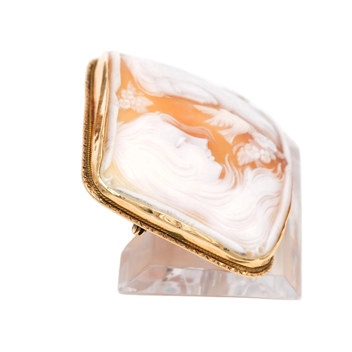 Yellow Gold Brooch with Cameo