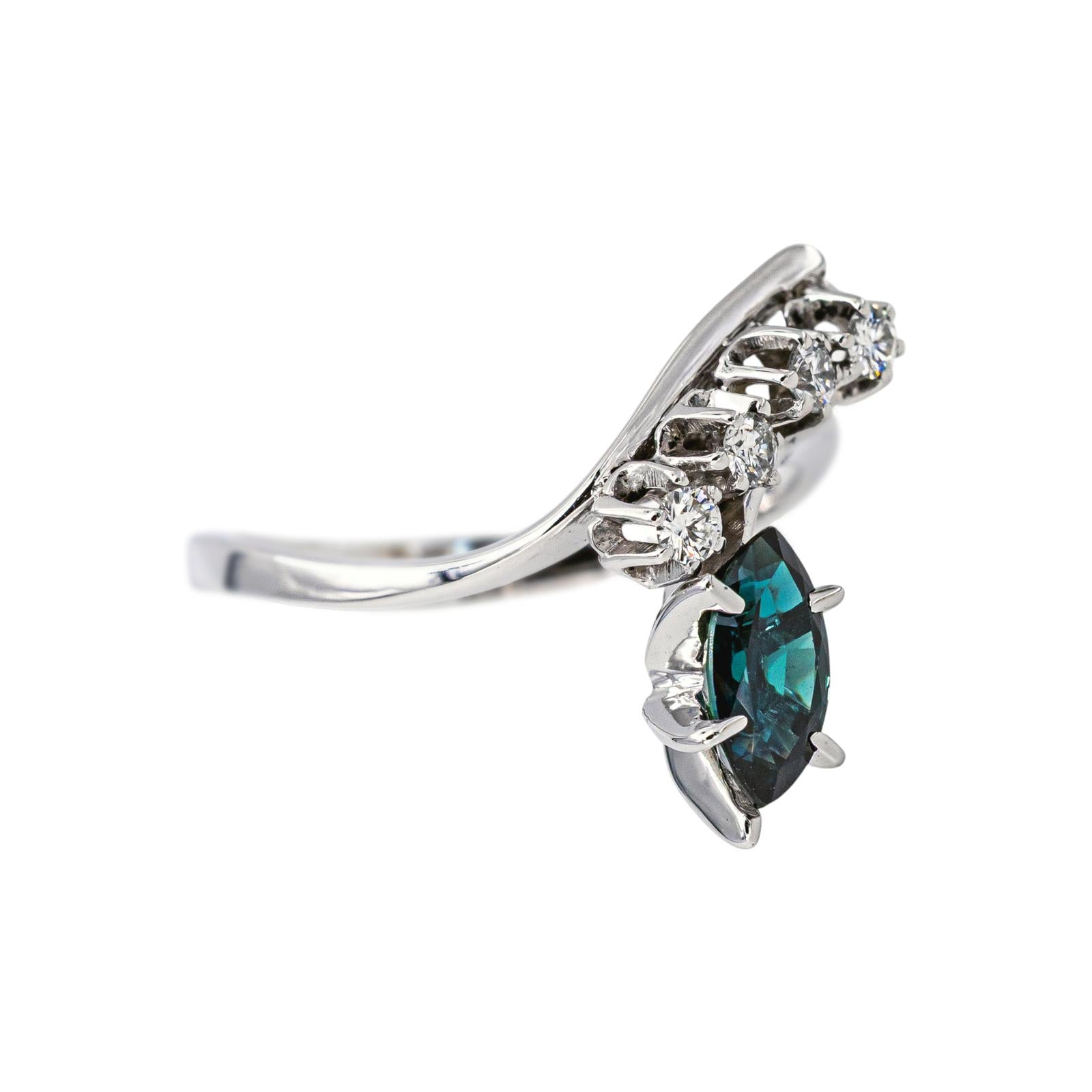 White gold Sapphire Ring