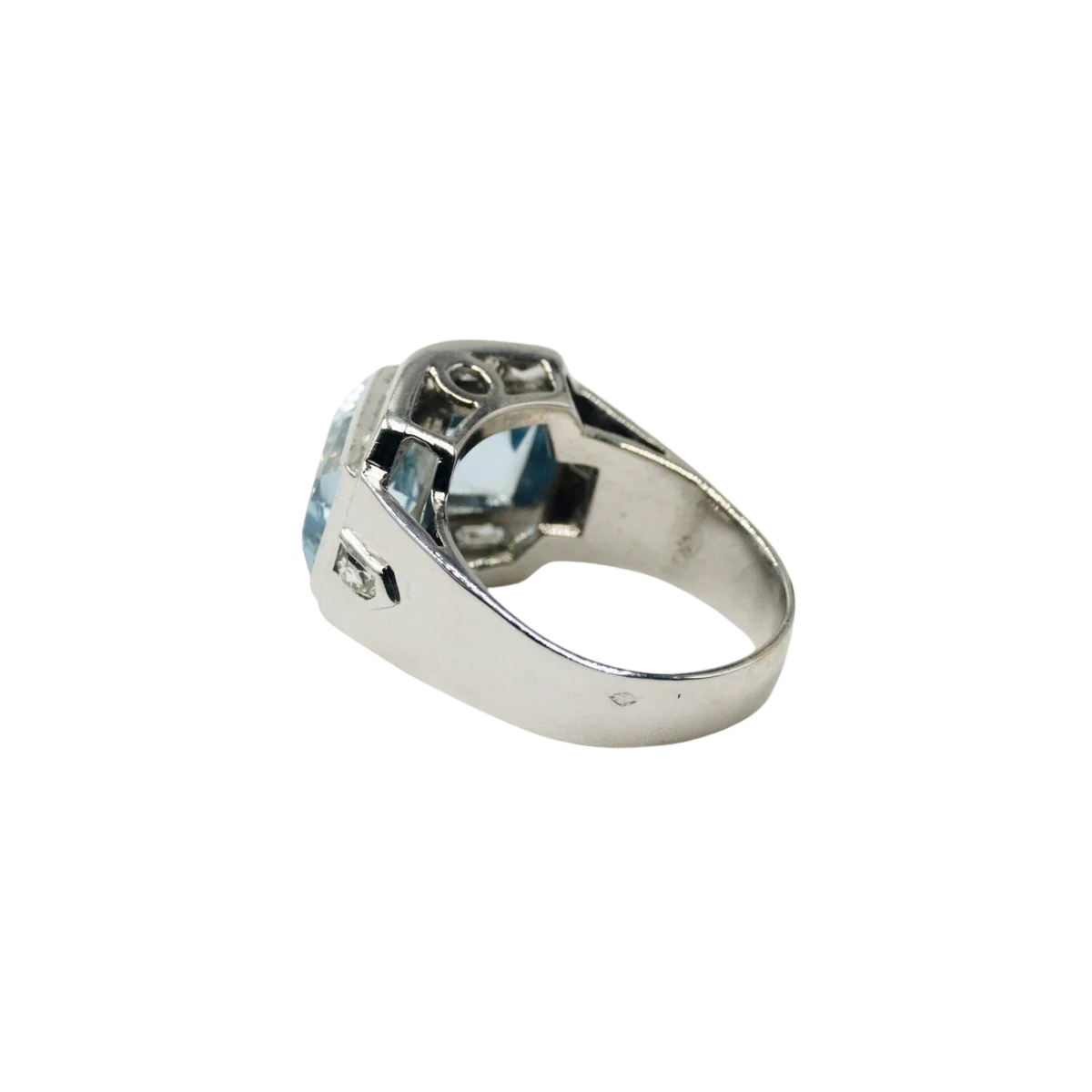 Bague Art Déco en or blanc, platine et aigues-marines