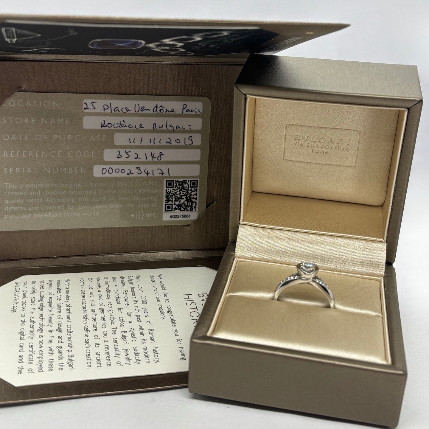 BULGARI "Incontro D'Amore" Solitaire Ring in platinum and diamonds