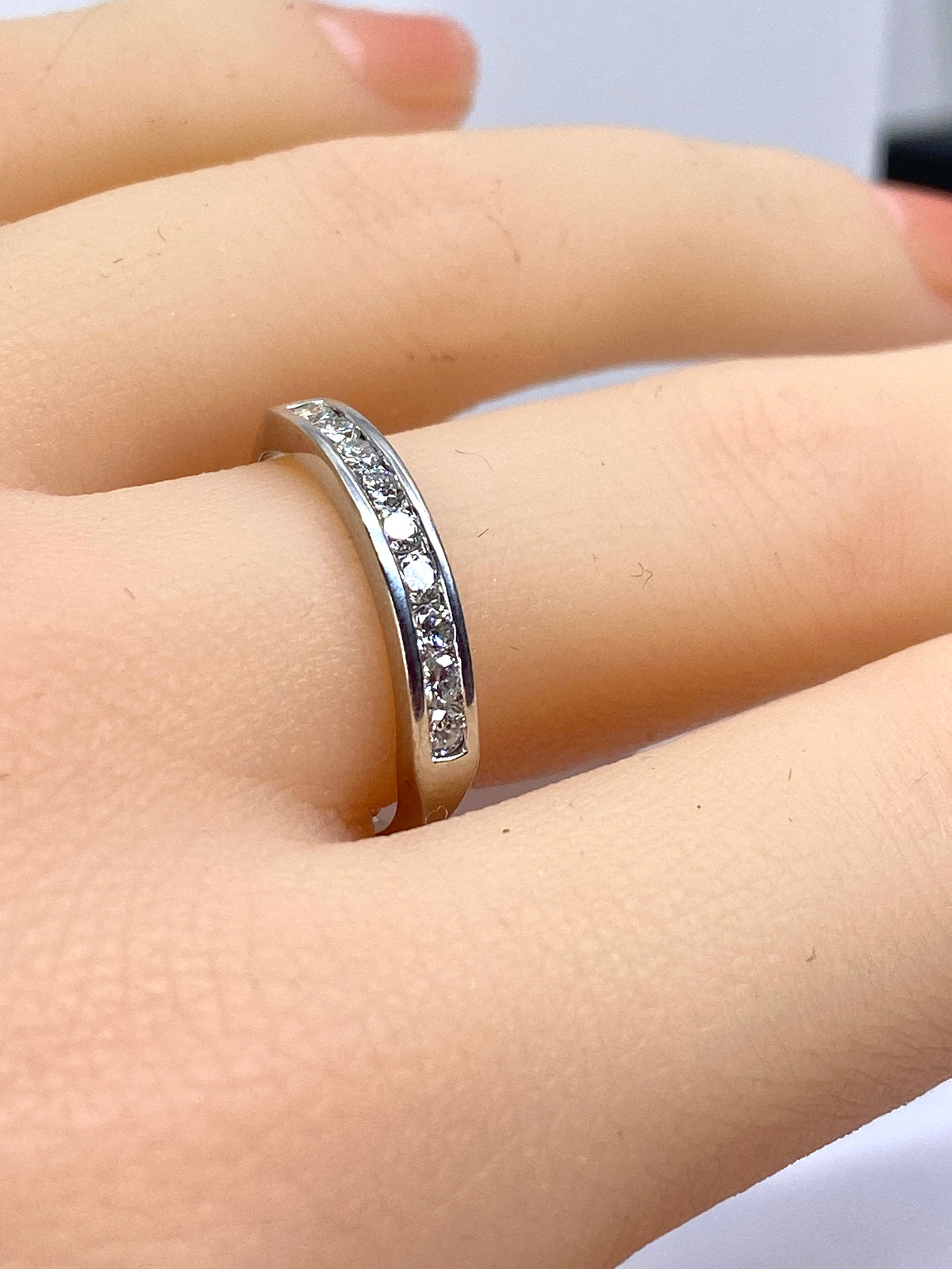 Wedding band ring in white gold with Diamonds