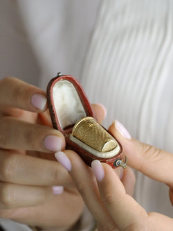 Dé à coudre ART NOUVEAU en or jaune - Castafiore