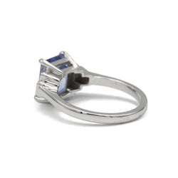 Bague en platine, saphir et diamants