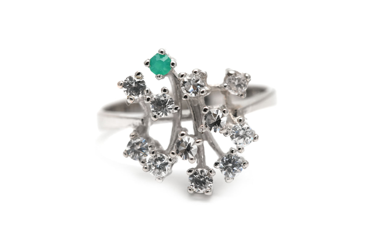 Bague en or blanc, émeraude et diamants
