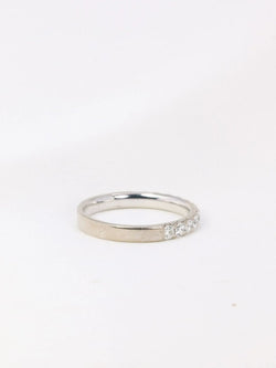 Demi - Alliance américaine en or blanc et diamants 0,72 ct - Castafiore