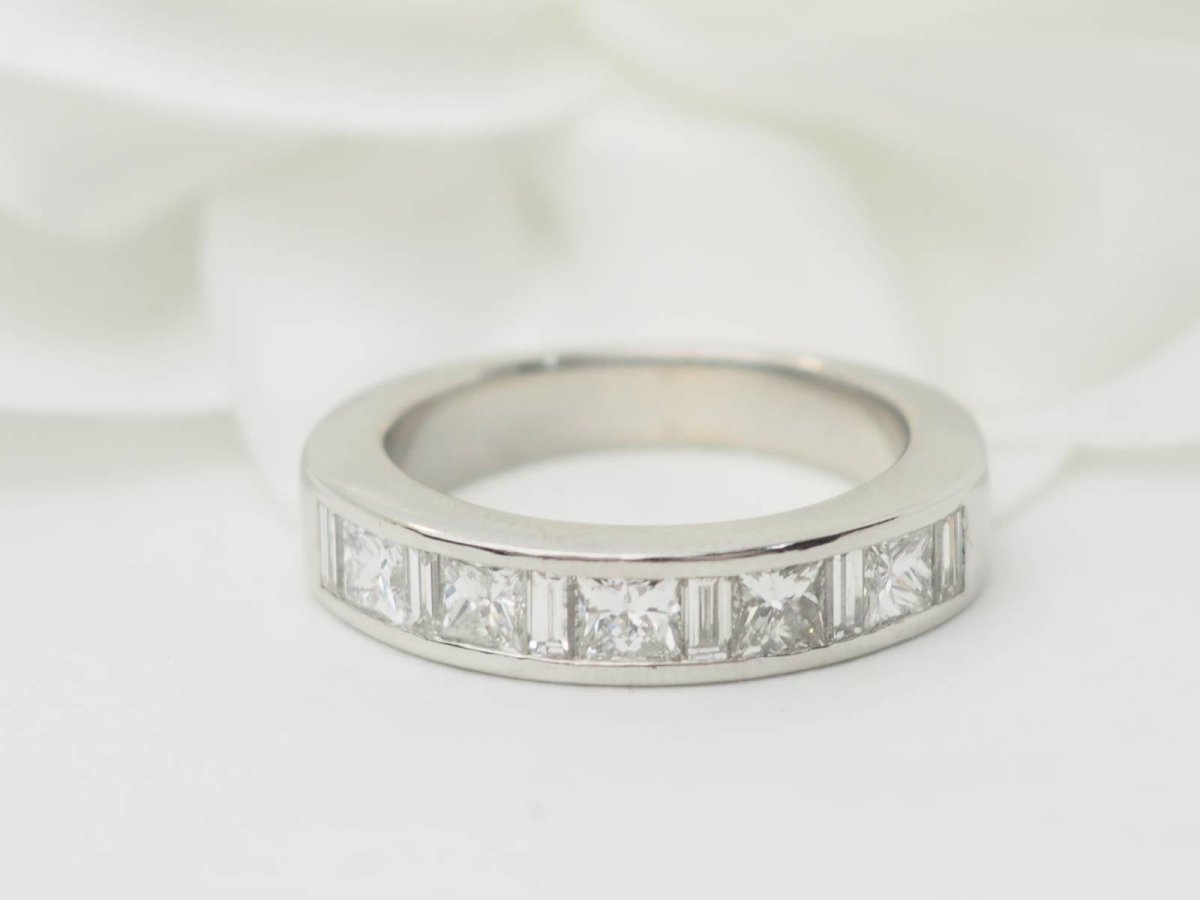 Demi alliance en or blanc et diamants 1.06cts - Castafiore