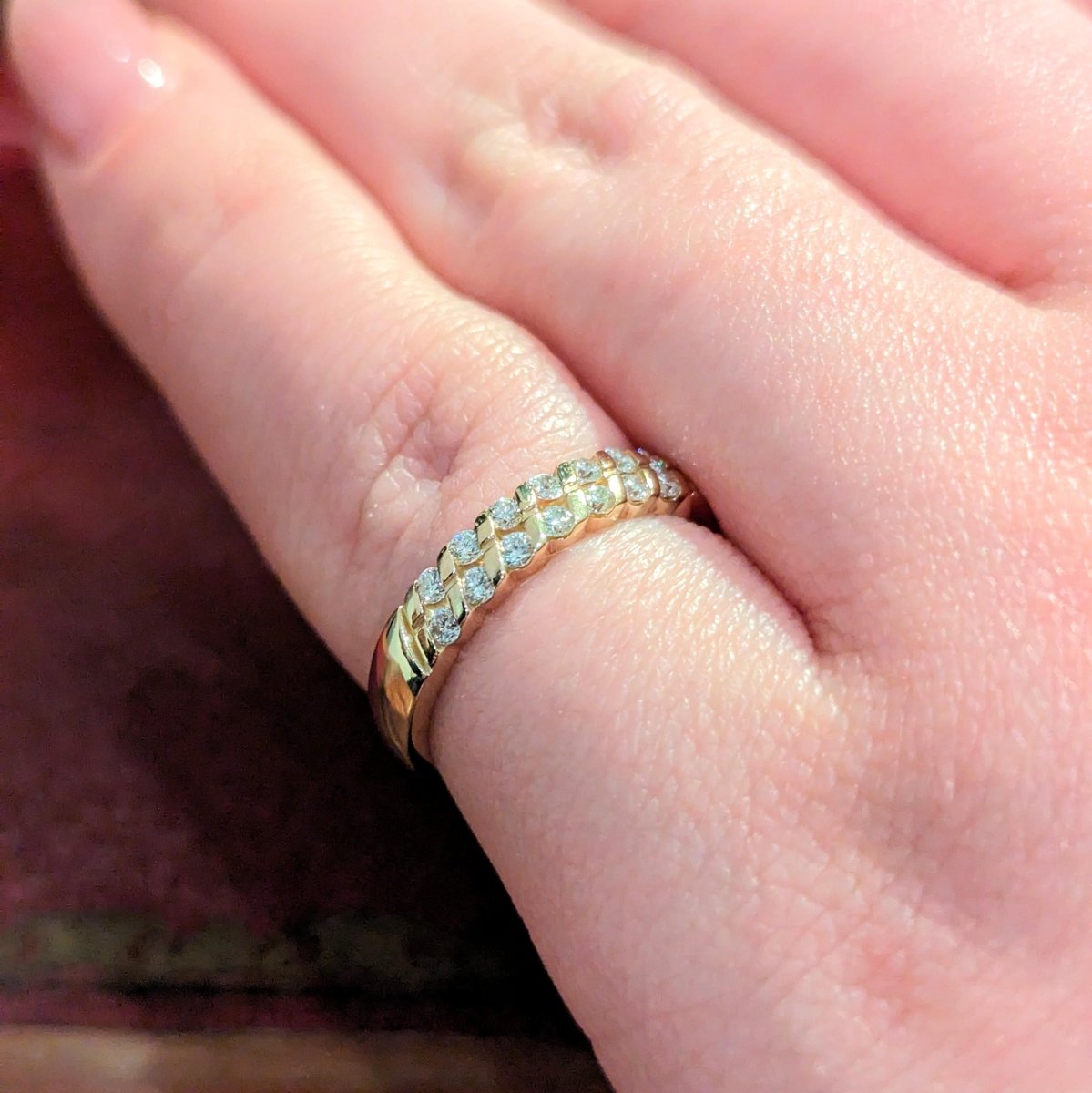 Demi alliance en or jaune et diamants - Castafiore