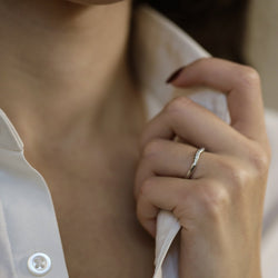 Demi alliance TIFFANY & CO - Olga Peretti en platine et diamants - Castafiore