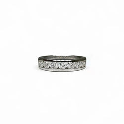 Demie alliance en or blanc sertie de diamants - Castafiore