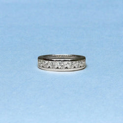 Demie alliance en or blanc sertie de diamants - Castafiore