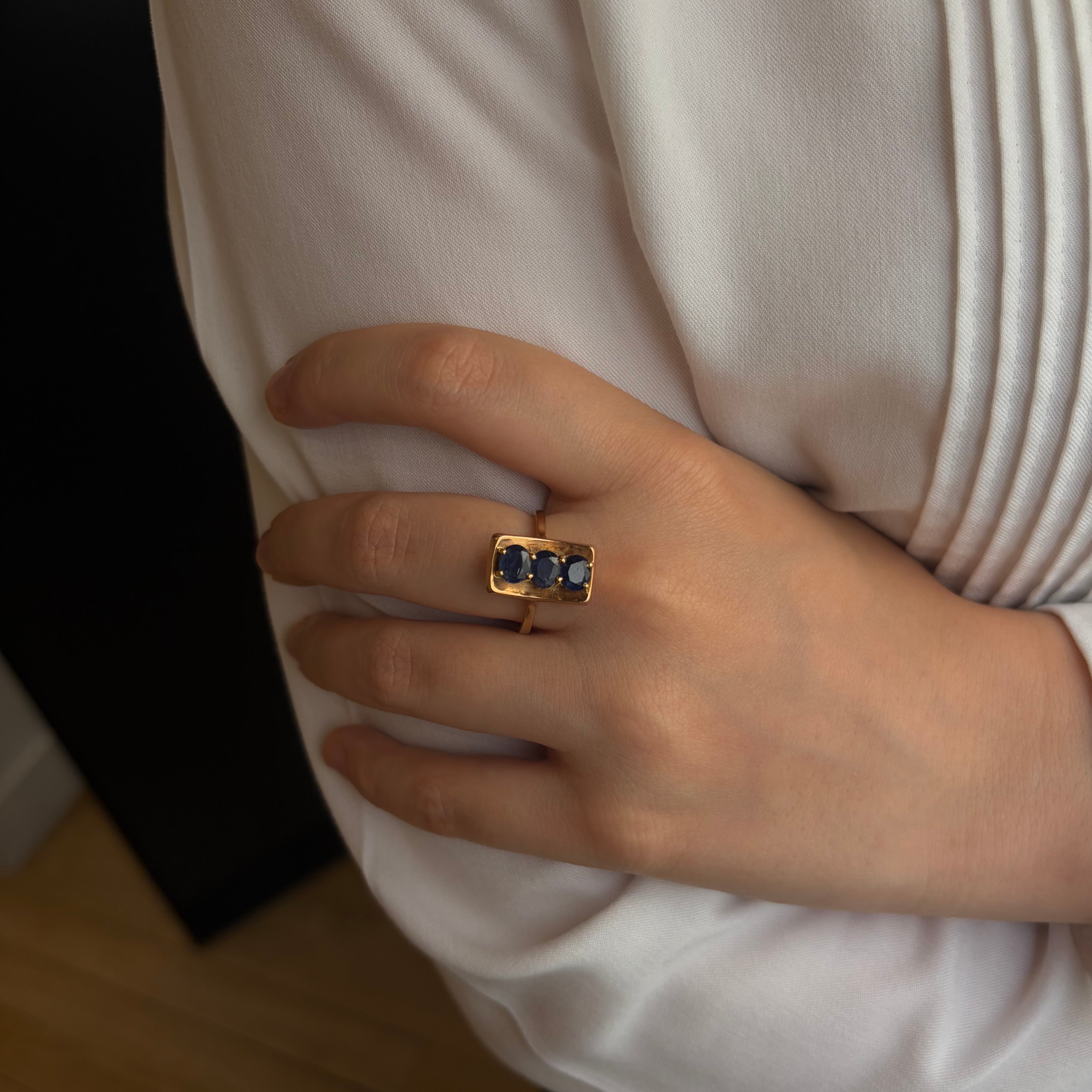 Retro Ring in Rose Gold and Sapphires