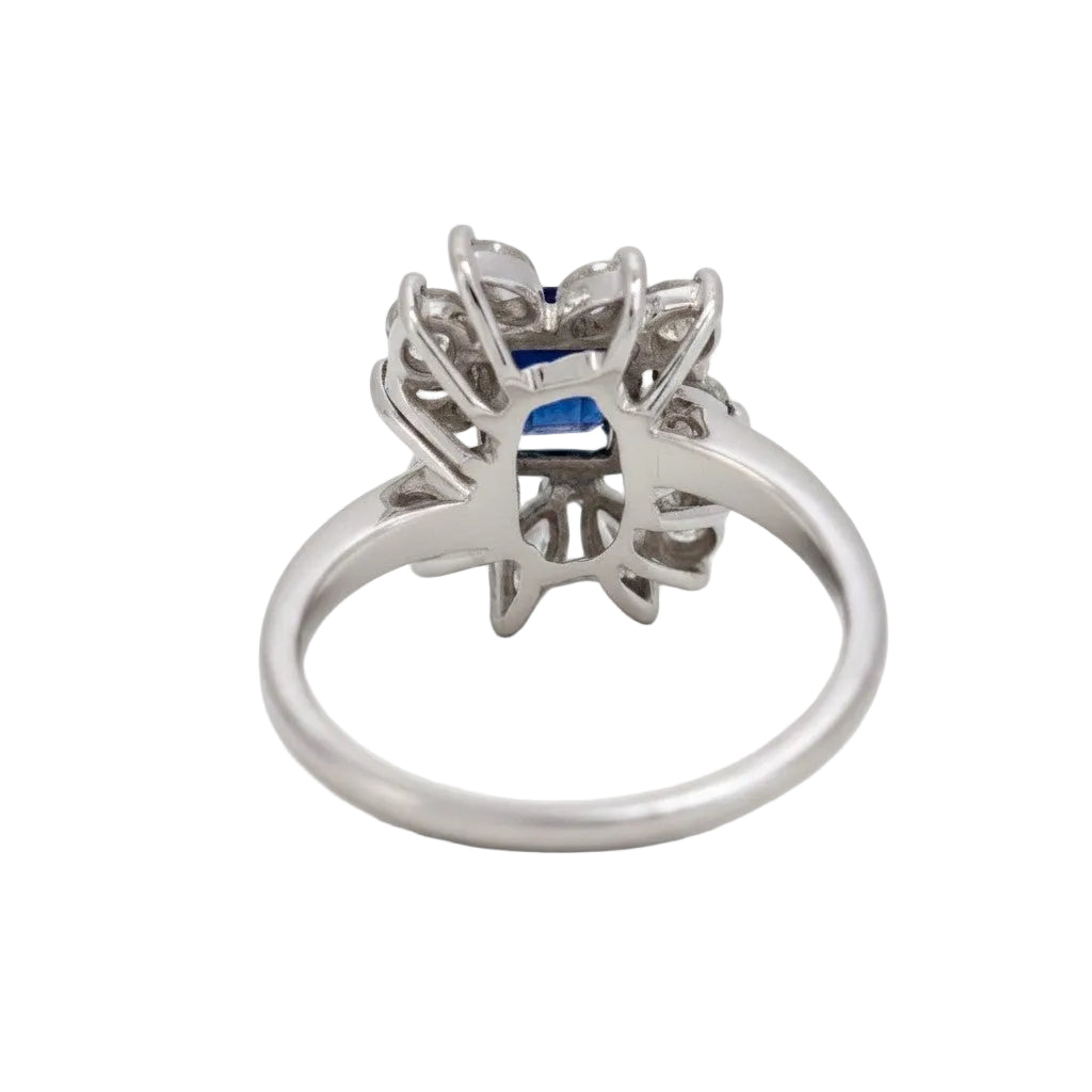 Marguerite Ring in White Gold, Sapphire, and Diamonds