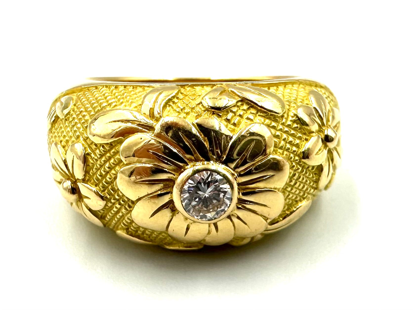 VAN CLEEF & ARPELS ring in yellow gold with diamonds