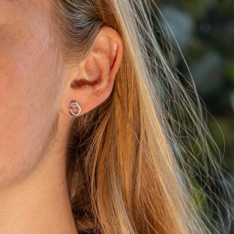 Dinh Van Boucles d'oreilles Menottes Or blanc Diamant - Castafiore