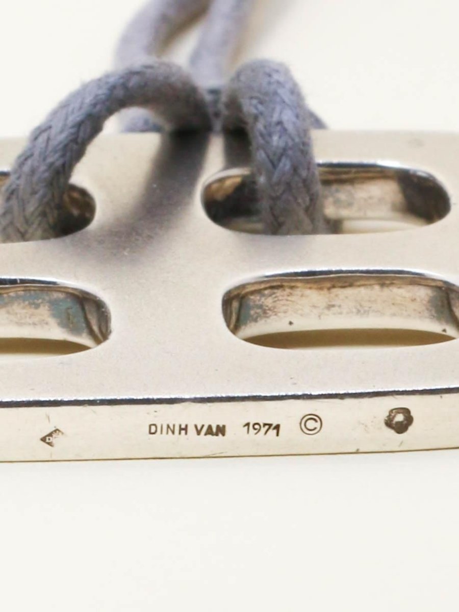 DINH VAN Colier Pendentif moderniste Cordon Gris - Castafiore
